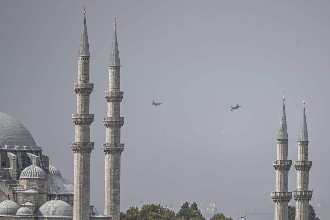 SOLOTÜRK İstanbul semalarında. Kule: “Muhteşemsiniz. Sizleri seviyoruz” 20